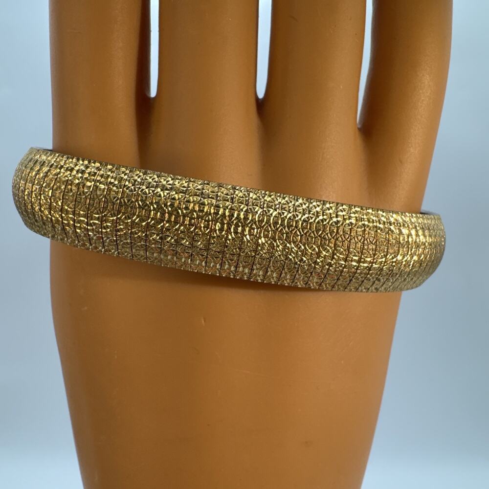 Vintage hallmarked “Bronze-Italy Dyadema" Gold Color 7.5” Bracelet Beautiful